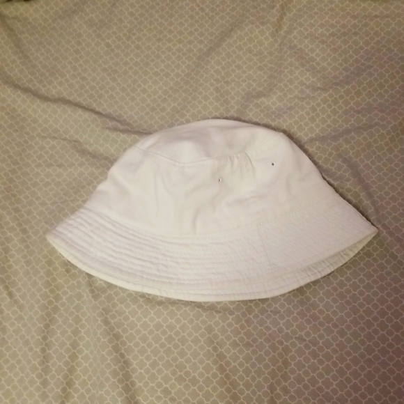 White bucket hat - Picture 1 of 2